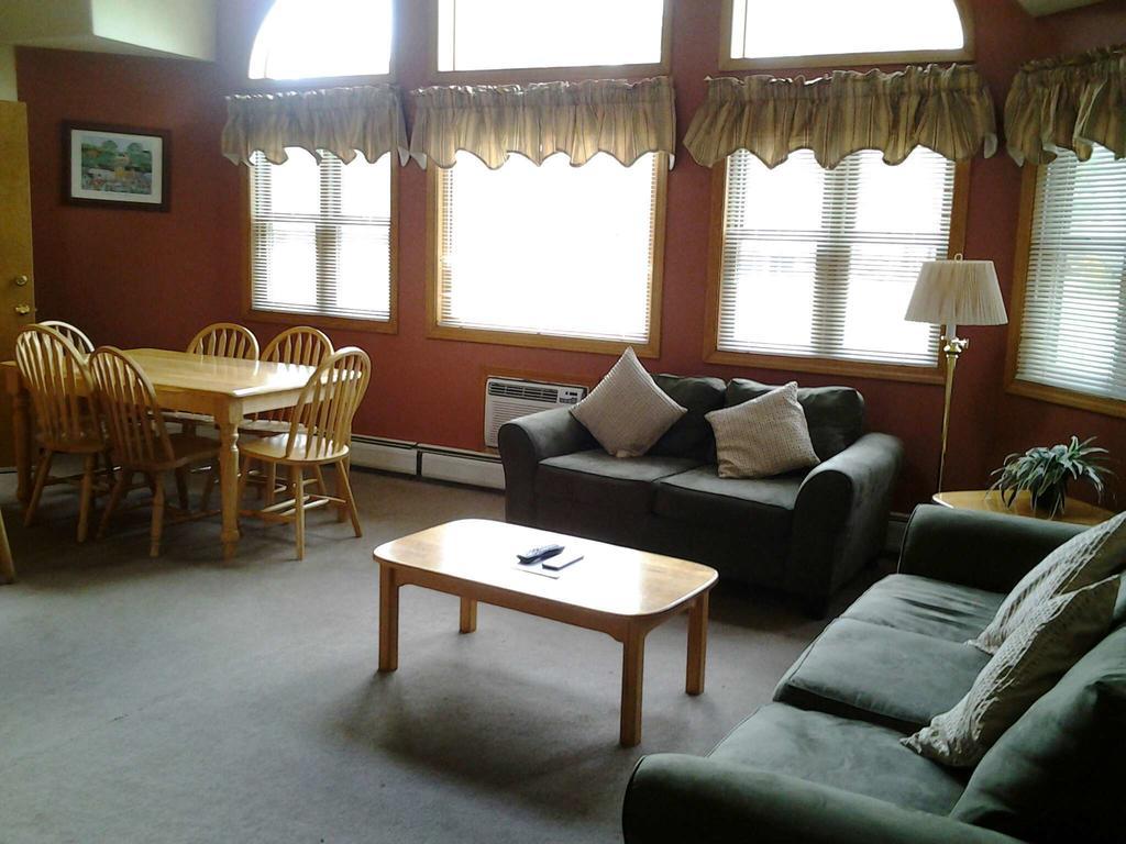Jack O'Lantern Resort Lodging Woodstock Room photo